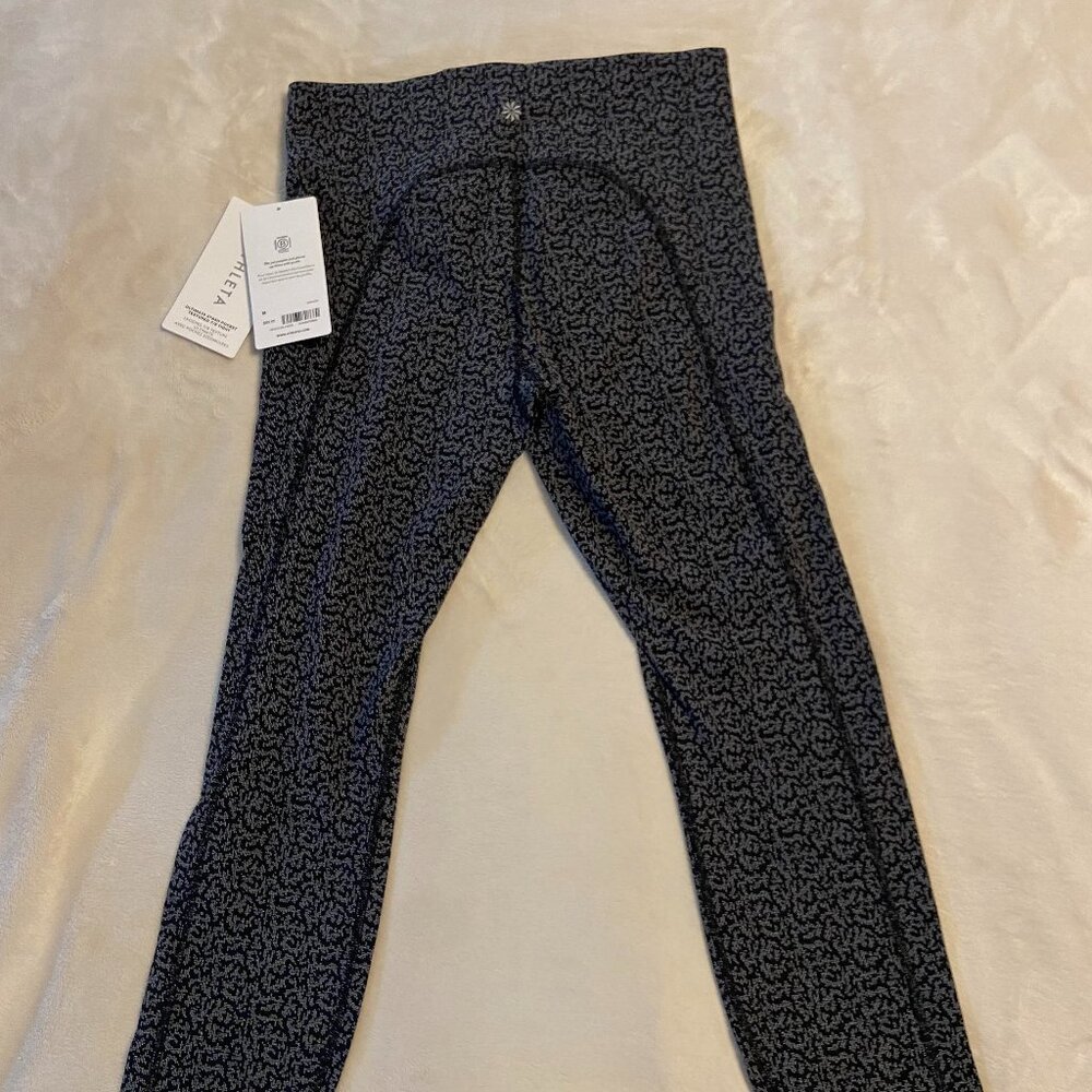 NWT Athleta Ultimate Stash Pocket Textured 7/8 Tight with Pockets - Medium.